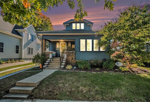 Breezy Beach Bungalow