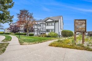 Exterior - Water's Edge 9 (South Haven)