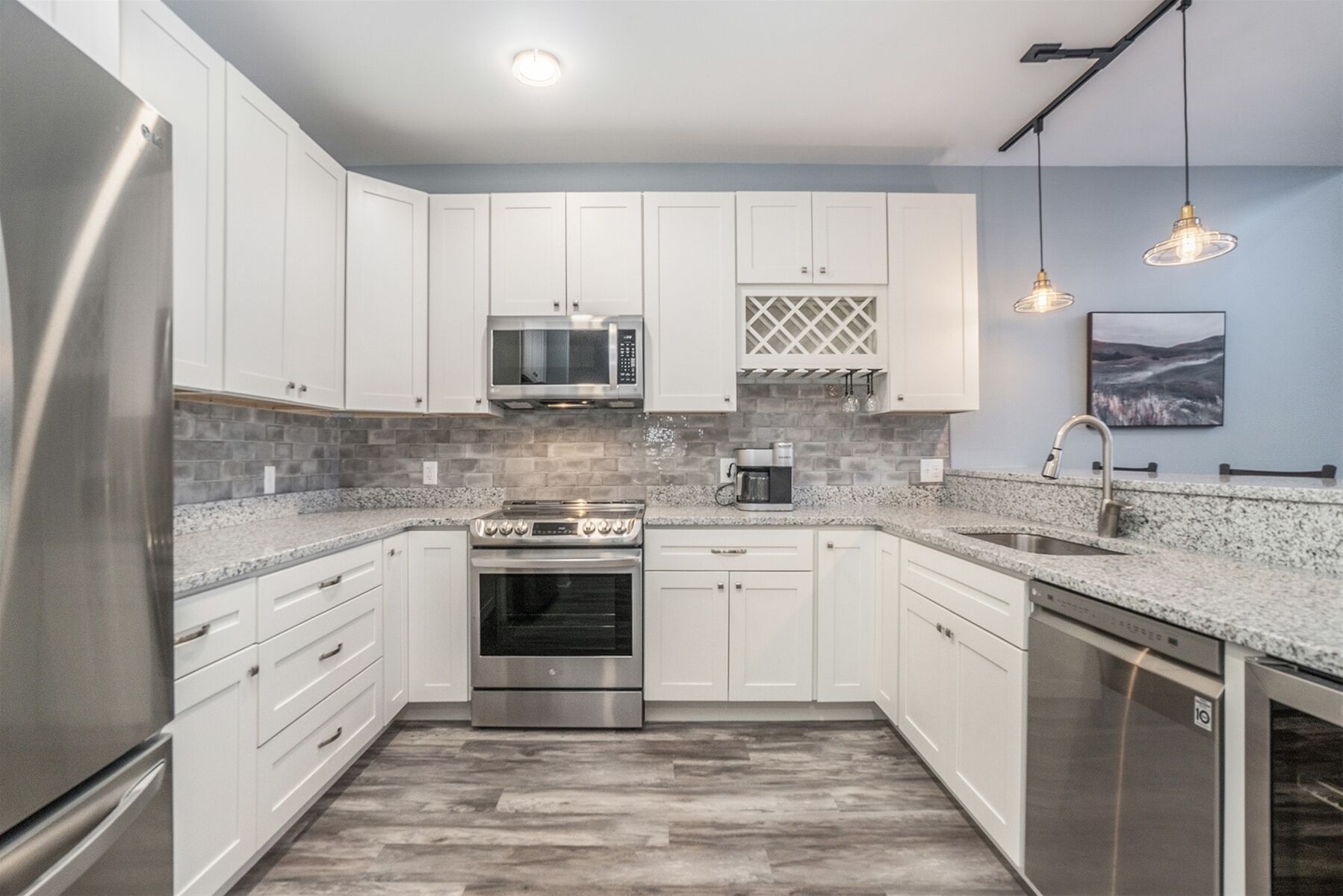 Central Lofts 201 | Lavish Modern Downtown Loft w/Community Pool & Spa