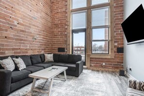 Smart TV - Broadway Getaway (South Haven)