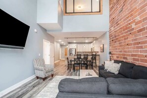 Smart TV - Broadway Getaway (South Haven)