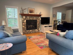 Smart TV, fireplace