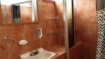 Double Room | Bathroom | Shower, towels