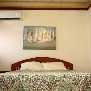 Eenvoudige tweepersoonskamer | Gratis wifi, beddengoed