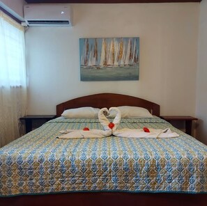 Basic Room | Free WiFi, bed sheets - Hotel Las Palmas (Sardinal)