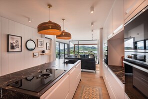 Fridge, microwave, oven, stovetop - Appartement Jardin d'Eden (2 bedrooms) (Saint Barthélemy)