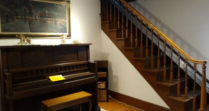 RIVERFRONT: HITS, Bard, Woodstock, Kingston from spacious enchanting 3 BR house