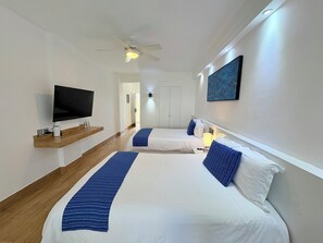 Studio Tiêu chuẩn, 2 giường đôi, quang cảnh hồ bơi, tầng trệt | Bàn ủi/dụng cụ ủi quần áo, truy cập Internet không dây miễn phí 