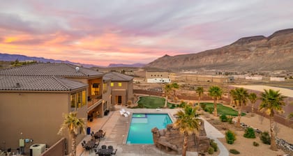 Large 9 Bedroom Home w/Private Pool, Indoor Sports Court & Arcade Room