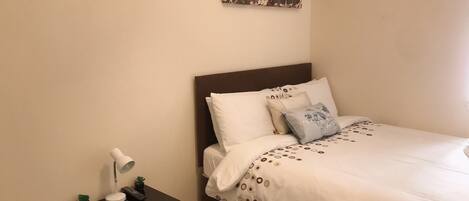 2 habitaciones, tabla de planchar con plancha y wifi gratis