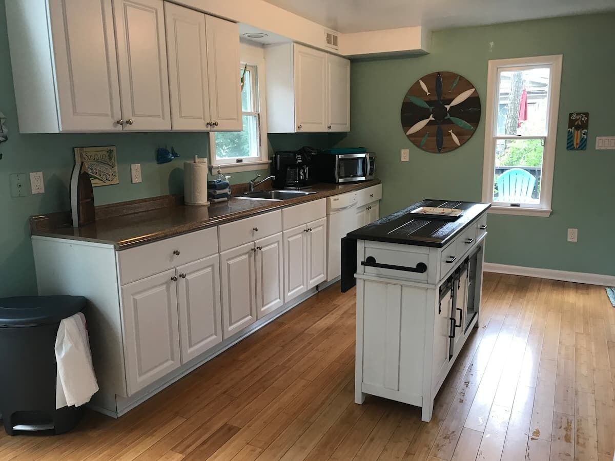 ~The Owl's Nest~ Between Beach & Bay on 142nd St!