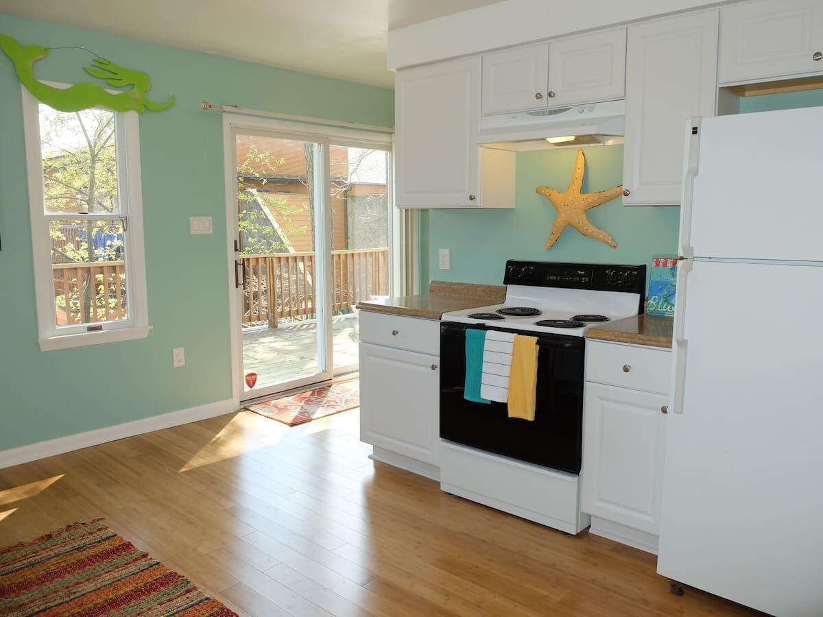 ~The Owl's Nest~ Between Beach & Bay on 142nd St!