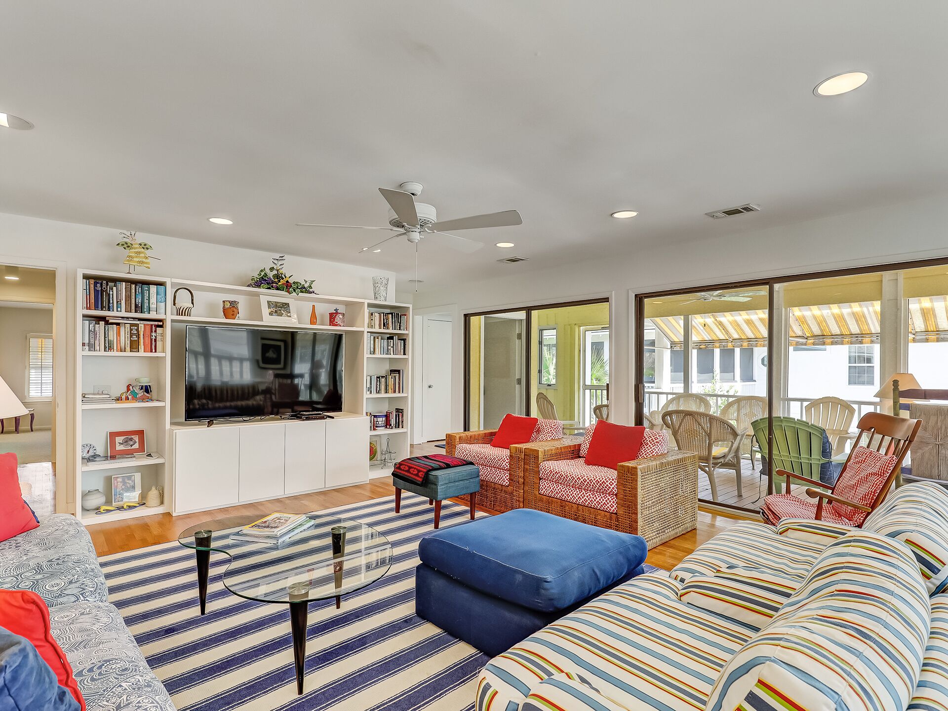 Téléviseur, jeux vidéo, livres, services de diffusion en continu