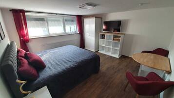 2 Schlafzimmer, Reisekinderbett, kostenloses WLAN, Bettwäsche