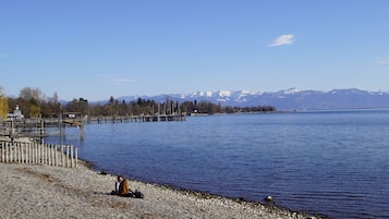 Una spiaggia nelle vicinanze