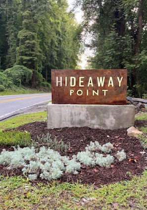 Exterior detail - The Holiday House @ Hideaway Point (Bryson City)