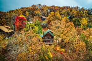 Exterior - Mtn Views 4 Decks HotTub Pool LOCATION Game Rm 10min to PForge (Pigeon Forge)