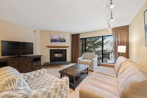 The Wren One Bdr One Bath Full Kitchen Condo VAIL Walk to lift