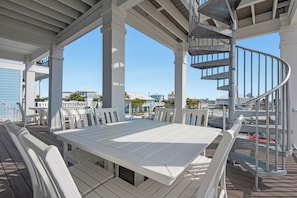 Outdoor dining