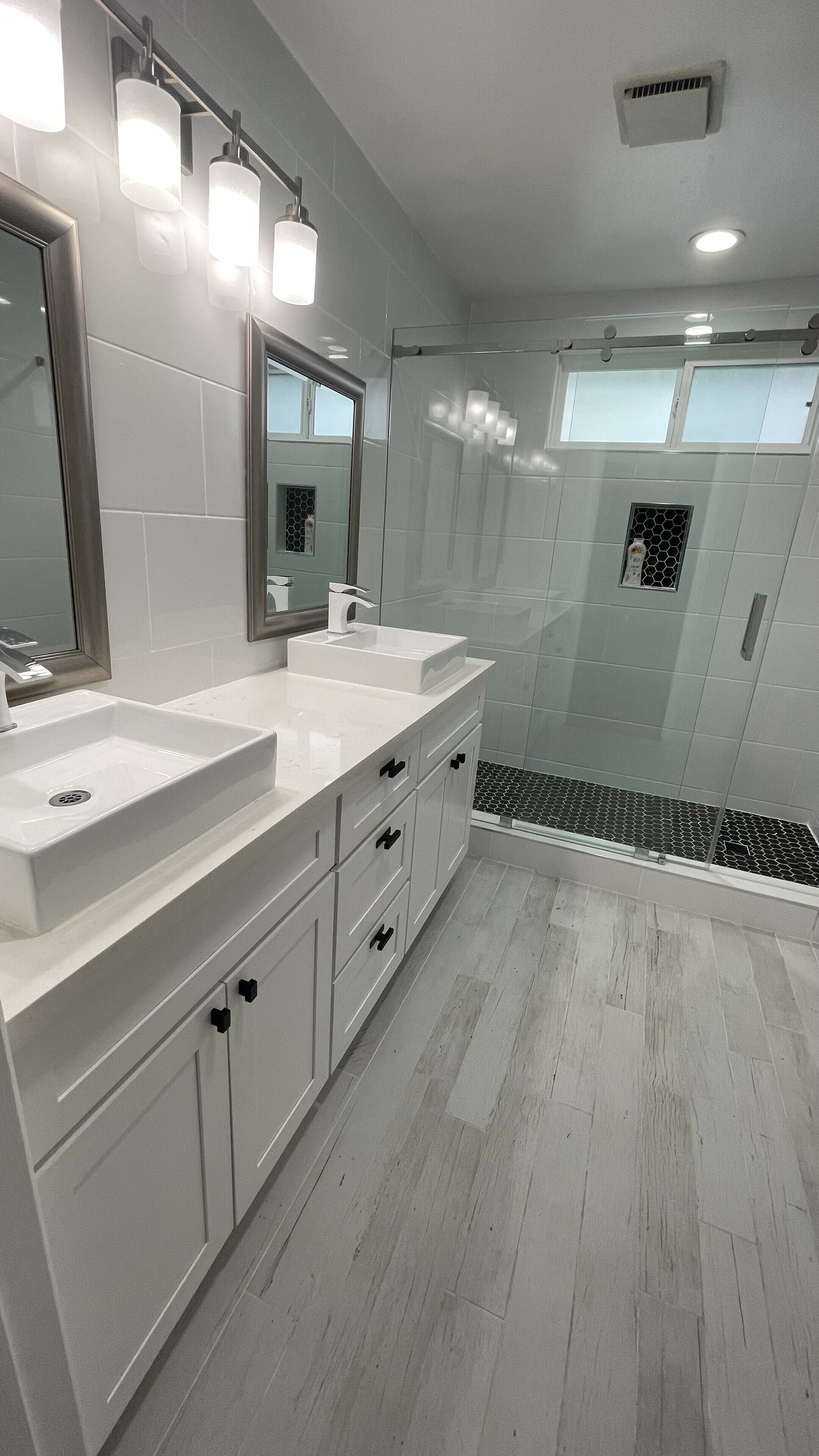 Beach House <br>Walk to Carona Del Mar State Beach! Cozy ultra stylish 3bds house.