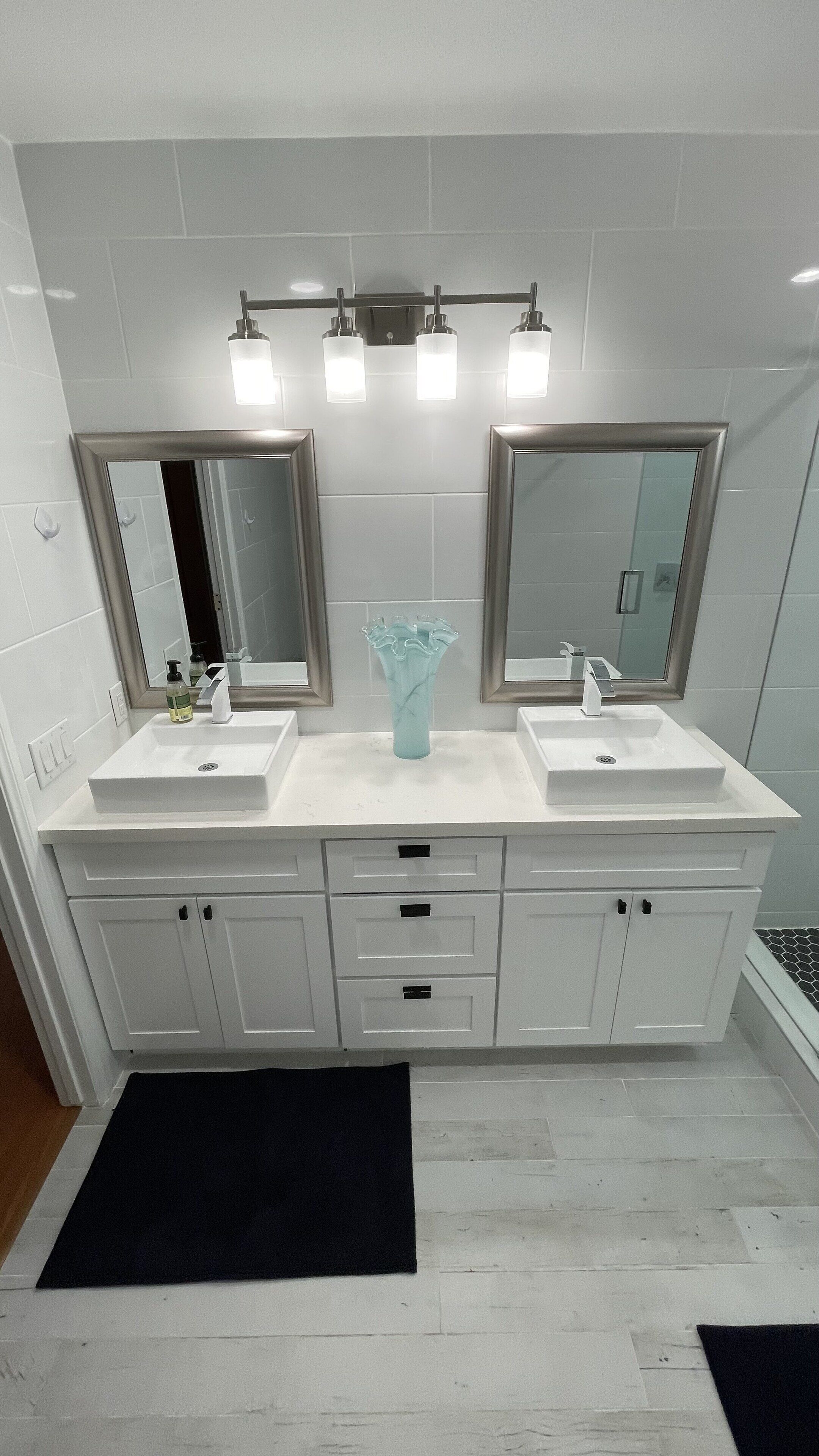 Beach House <br>Walk to Carona Del Mar State Beach! Cozy ultra stylish 3bds house.