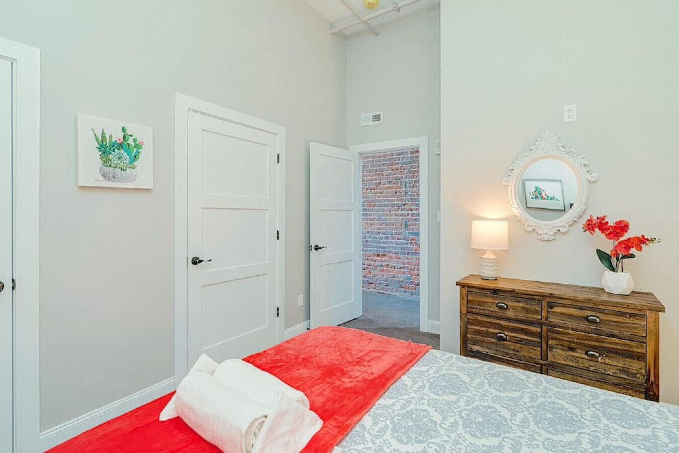 1 dormitorio, escritorio, tabla de planchar con plancha y wifi gratis