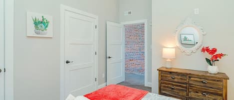 1 dormitorio, escritorio, tabla de planchar con plancha y wifi gratis
