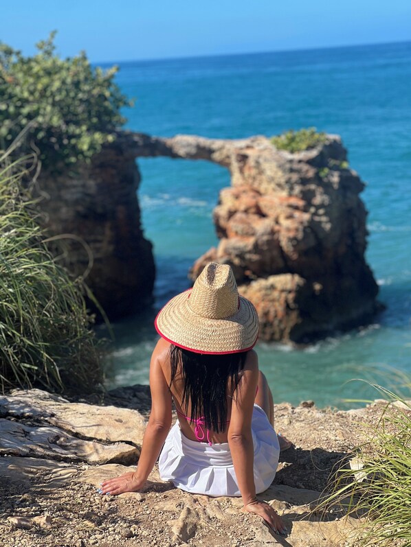 Beach nearby, sun loungers, beach towels