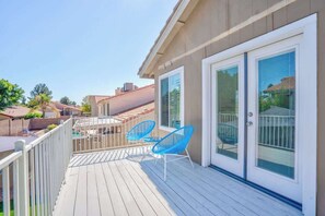Terrace/patio - Phoenix Getaway w/ Pool & 5 BR (Phoenix)