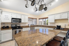 Coffee/tea maker, fridge, microwave, oven - Phoenix Getaway w/ Pool & 5 BR (Phoenix)