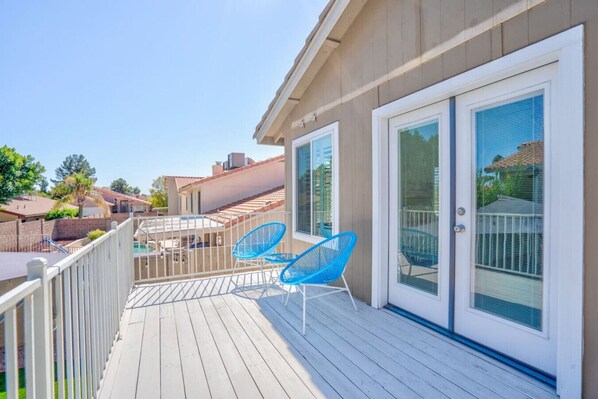 Terrace/patio - Phoenix|Getaway|5BR|Pool|KingBeds|StringLights (Phoenix)