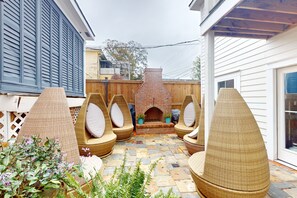 Terrace/patio - Designer home in Historic District with upscale kitchen (Savannah)