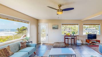 Fernseher, Kamin, DVD-Player, Stereoanlage