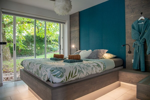 Romantic Suite, Private Bathroom, Garden View