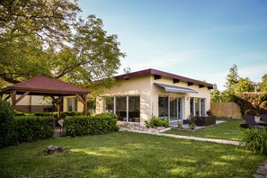 Romantik-suite - privat badeværelse - udsigt til have | Udendørsområde