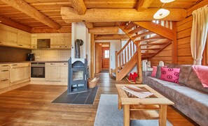 TV, fireplace, stereo - Canadian log cabin in the heart of Saalbach-Hinterglemm with JokerCard in Summer (Saalbach)