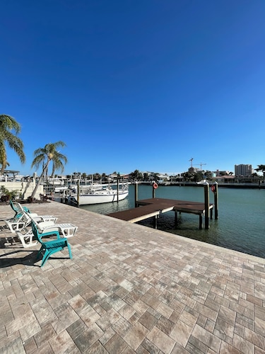 Anchors UP #1; WALK to Beach/Bars/Dining