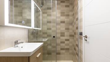 Shower, towels