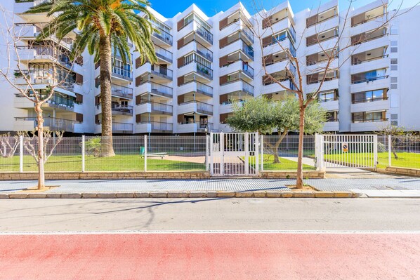 Unclassified image, 1 of 34, button