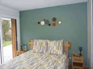 3 habitaciones, tabla de planchar con plancha, cuna de viaje y wifi