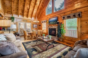 Interior - Smoky Sunset Vista w HotTub Pool M View (Sevierville)