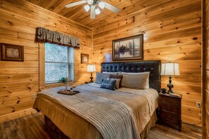 Family Cabin | Premium bedding, down comforters, memory foam beds - Smoky Sunset Vista w HotTub Pool M View (Sevierville)