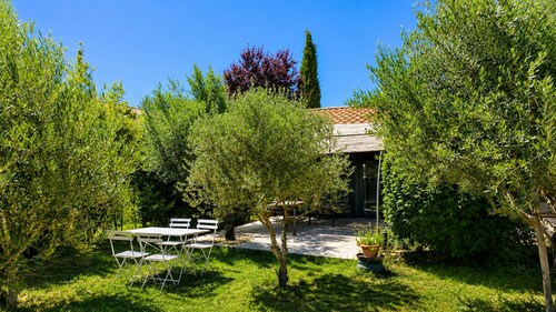Charming Guesthouse with view to countryside and Mont Ventoux