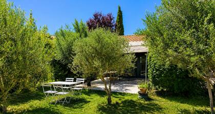 Charming Guesthouse with view to countryside and Mont Ventoux