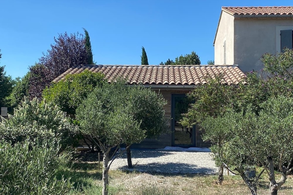Charming Guesthouse with view to countryside and Mont Ventoux