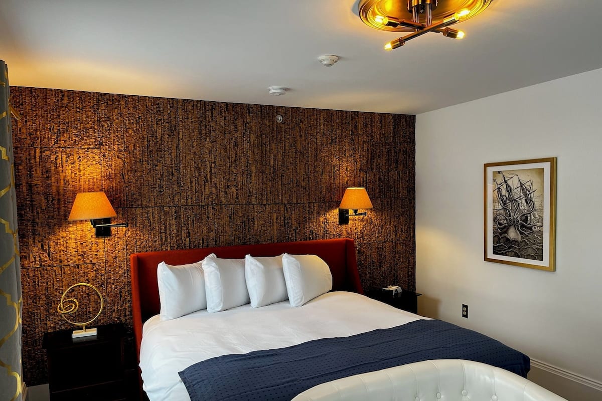 Free WiFi, bed sheets