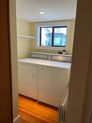 Hus | Bad | Hårføner, håndklær, såpe og sjampo