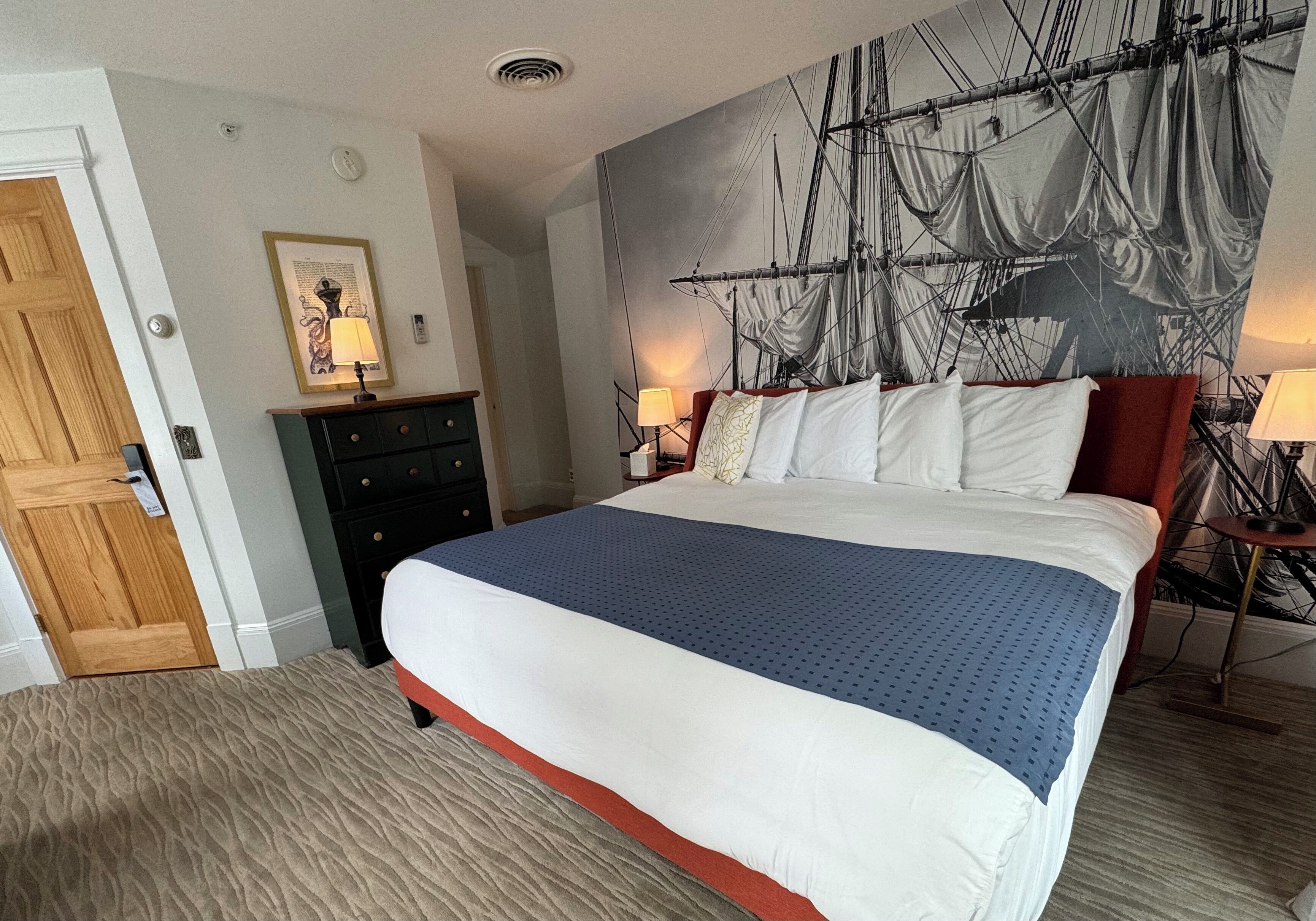 Classic Room, 1 King Bed | Free WiFi, bed sheets