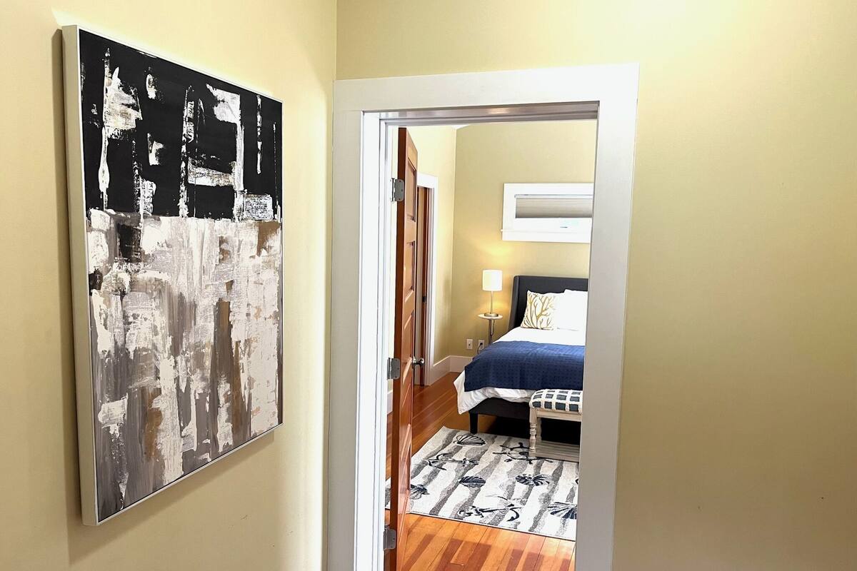 House | WiFi (free), bed sheets