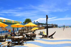 På stranden og strandhåndklær